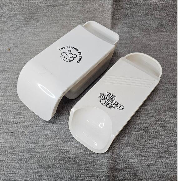 Vintage 90's Set of 2 The Pampered Chef Adjustable Dry Measuring Cups - Picture 1 of 5